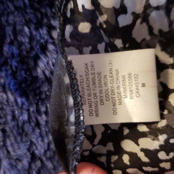 🌷🌷 MinkPink snakeprint top - Picture 6 of 6